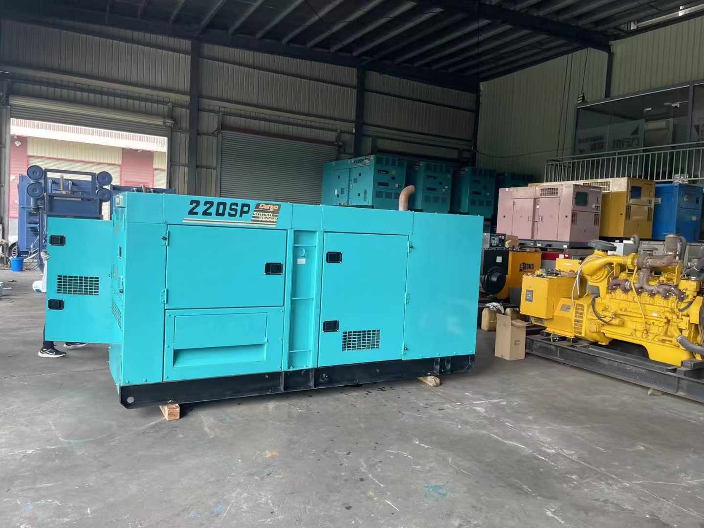 红古柴油发电机组长期不间断运行时，如何监控其温度和压力？