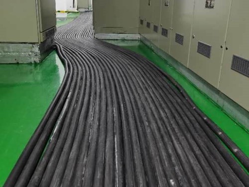 红古如何根据理论计算公式计算温度对特定电压测量结果的影响？